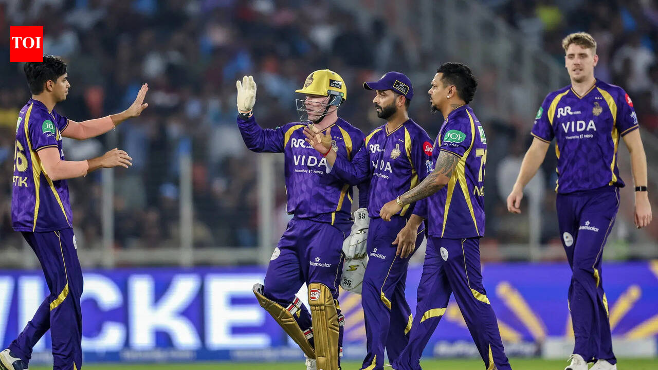 DC vs KKR Live: Sunil Narine and Anukul Roy spin web restricts DC to 142/8