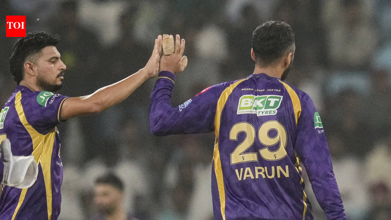 DC vs KKR Live: Sunil Narine, Anukul Roy tear into Delhi batting; DC five down
