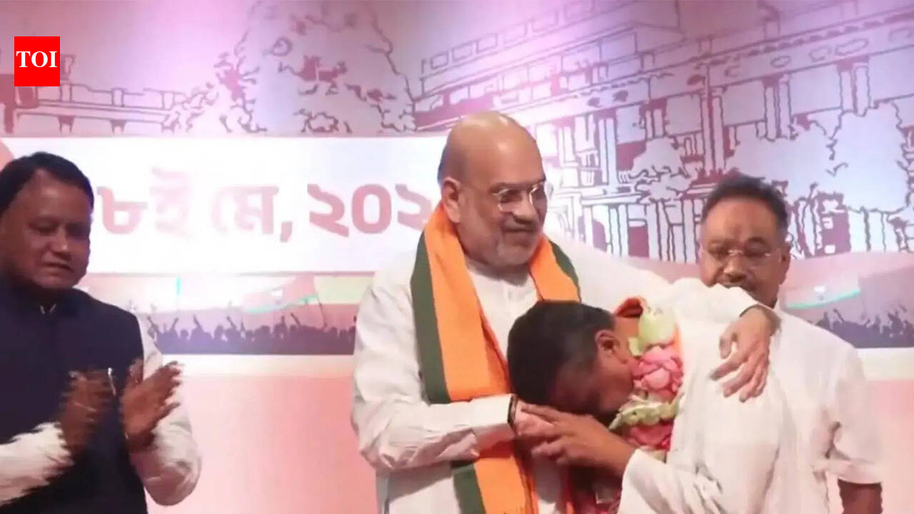 सुवेंदु अधिकारी: पूर्व-ममता वफादार, जिन्होंने उन्हें दो बार हराया, बंगाल के पहले भाजपा सीएम बने | भारत समाचार