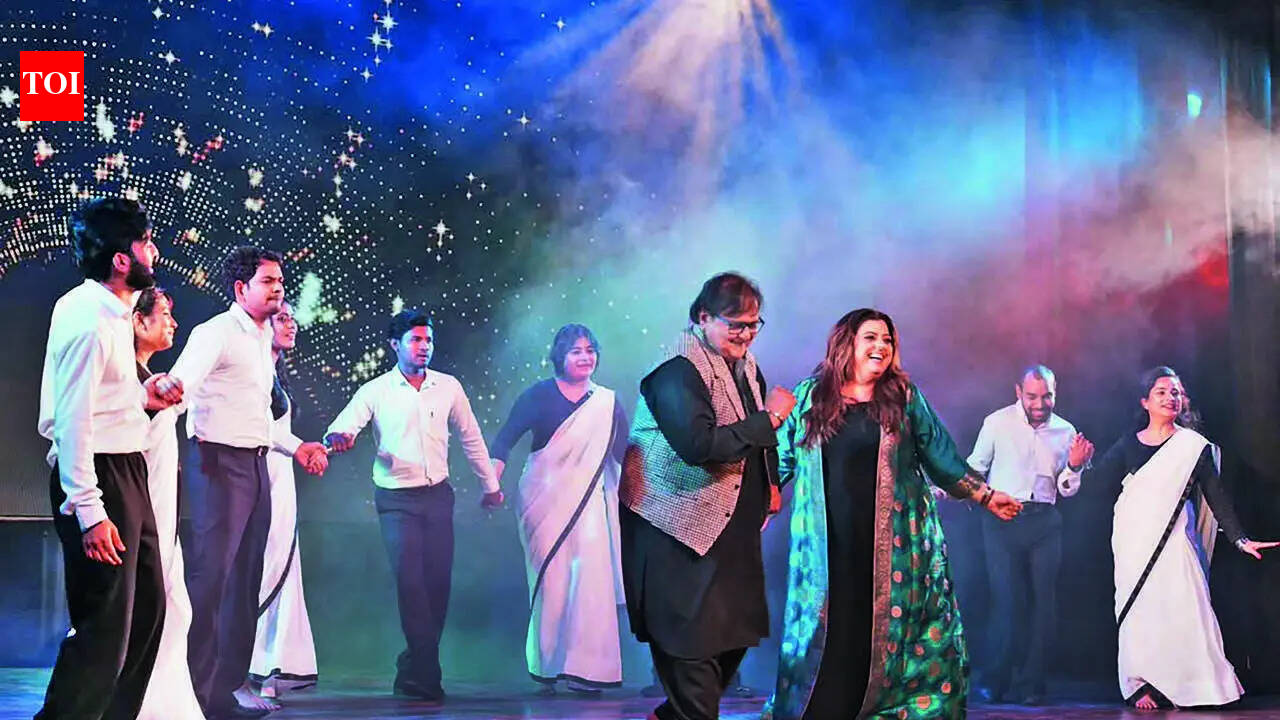Theatre review: Rakesh-Delnaaz bring filmi romance to stage