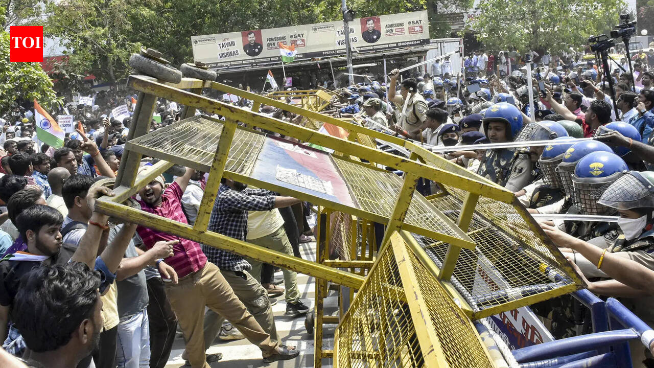 Teacher aspirants lathicharged in city during protest over recruitment delay, many injured
