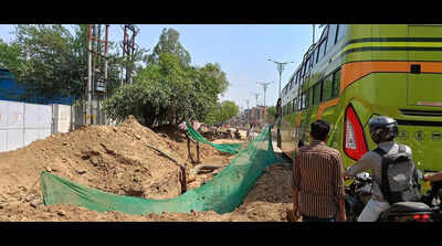 Green project, grim reality: Indirapuram roads in a mess