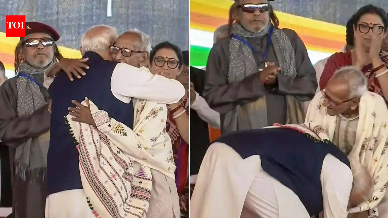 Watch: PM Modi touches feet of 98-year old Makhanlal Sarkar - who is he?