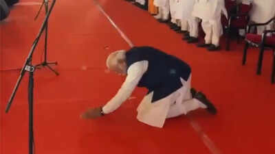 'I bow to West Bengal Jana Shakti': PM Modi kowtows before Kolkata crowd as BJP forms first govt