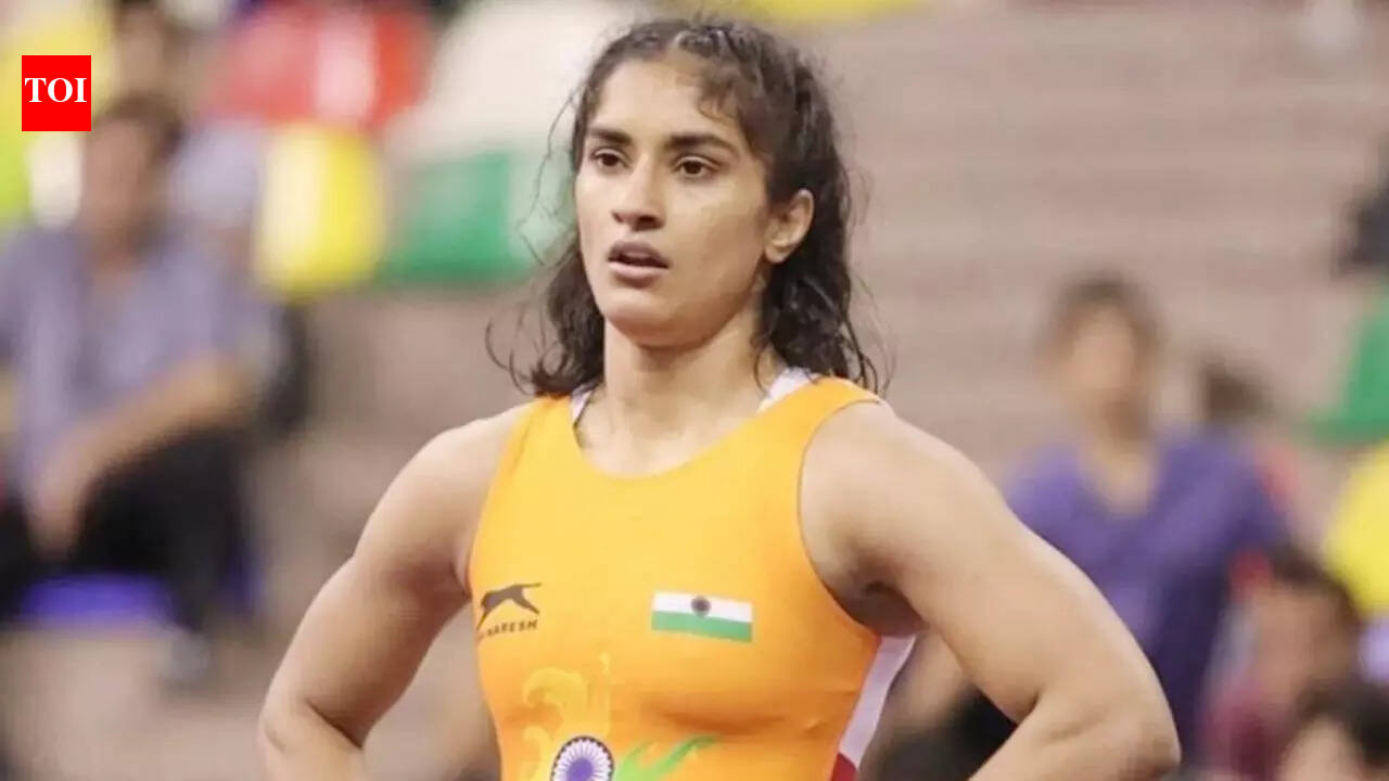 WFI issues show cause notice to Vinesh, bars her from Gonda ranking series event