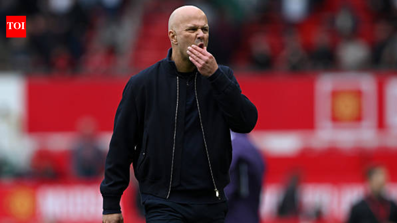 “It’ll sting if weak team wins”- Fans slam Arne Slot’s big decision to include Jeremie Frimpong in Liverpool vs Chelsea