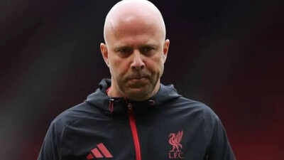 Liverpool supporters furious as Arne Slot removes Rio Ngumoha despite brilliant display against Chelsea