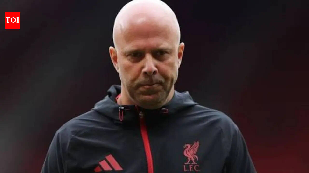 Liverpool supporters furious as Arne Slot removes Rio Ngumoha despite brilliant display against Chelsea