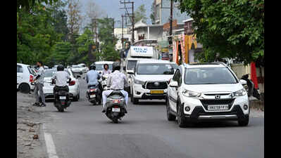 Traffic, debris and poor lighting trouble Canal Road residents