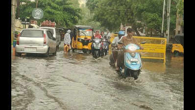 Heavy rain lashes Trichy; good inflow in south TN dams