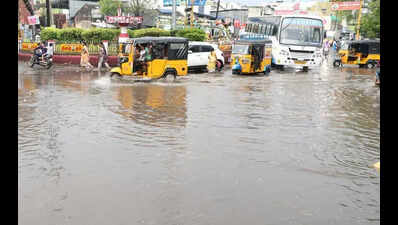Heavy rain lashes Trichy; good inflow in south TN dams
