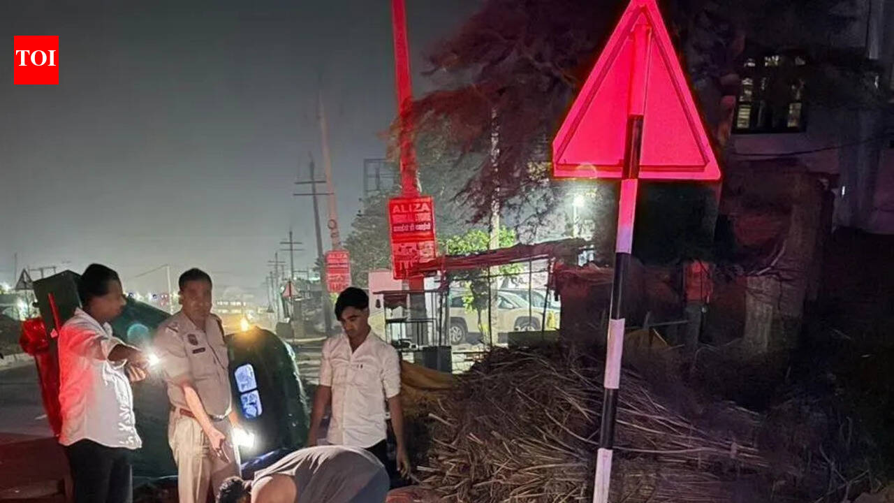 Auto hit by truck overturns, toddler & 2 women die