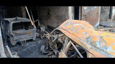 Massive fire guts AC workshop in Gzb, 70-yr-old worker dies