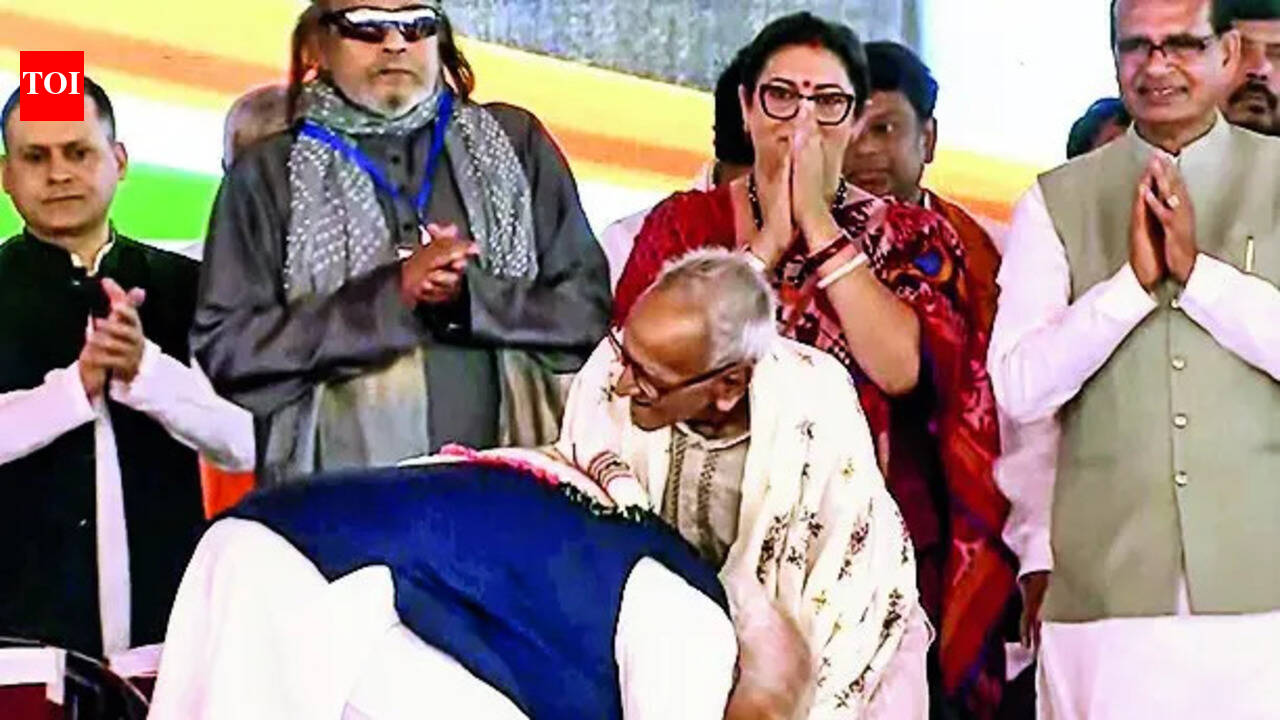 PM Modi's salute to 97-year-old Jana Sangh veteran steals the show