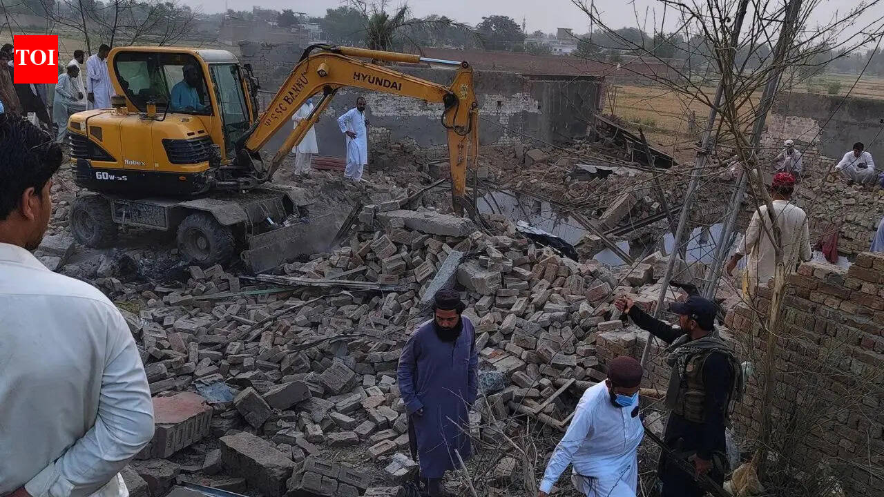 14 Pak cops killed in suicide attack; TTP splinter group claims responsibility