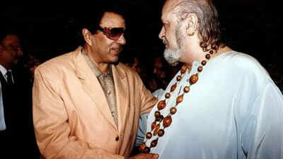 When Dharmendra recalled Shammi Kapoor's unconventional Srinagar breakfast of raw eggs and brandy