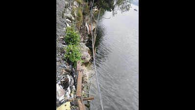 2 boatmen fined after oil film spotted on Naini Lake
