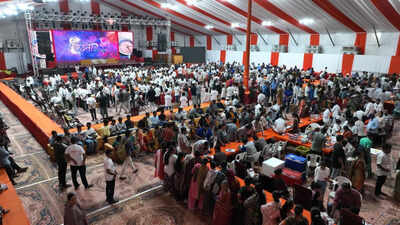 Flaming May hits blood banks, Gujaratis rush to donate