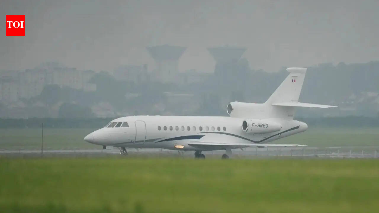 Plane carrying 22 UK citizens evacuated from hantavirus-hit ship lands in Manchester