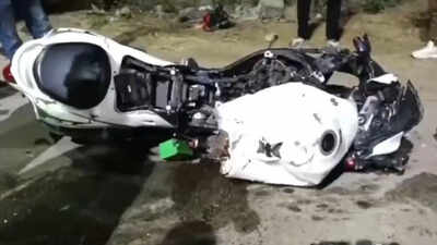 5 killed arsenic  speeding Hayabusa motorcycle  crashes into car   successful  Telangana