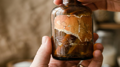 Remove sticky labels from glass jars in minutes using this common ingredient