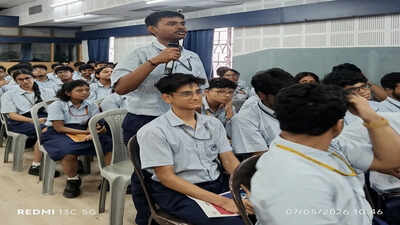 Alumnus shares corporate insights and career lessons with students