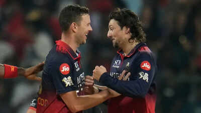 IPL 2026 | Tim David's middle-finger celebration after RCB win vs Mumbai Indians sparks buzz on social media - WATCH