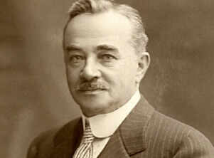 In 1893, Milton Hershey&rsquo;s encounter with a chocolate-making machine at the Chicago World&rsquo;s Fair established the foundation for his chocolate empire