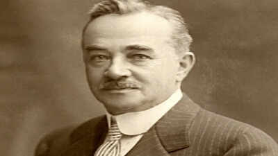 In 1893, Milton Hershey’s encounter with a chocolate-making machine at the Chicago World’s Fair established the foundation for his chocolate empire