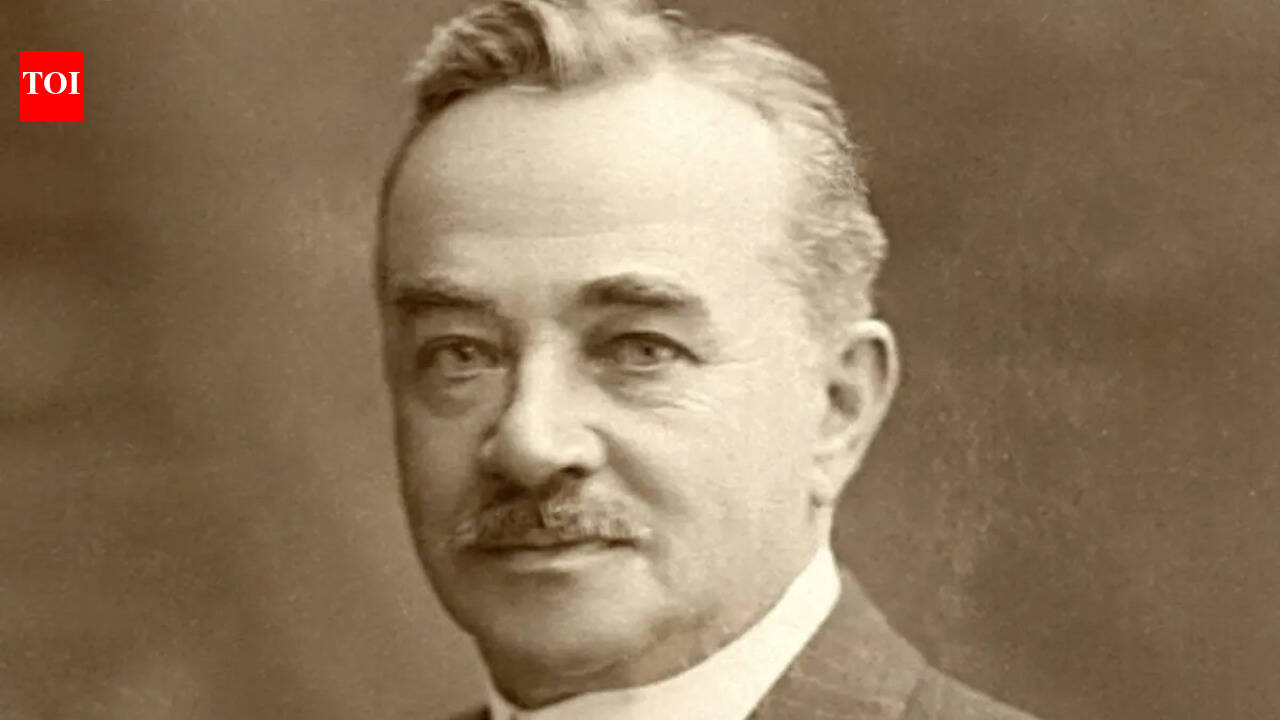 In 1893, Milton Hershey’s encounter with a chocolate-making machine at the Chicago World’s Fair established the foundation for his chocolate empire