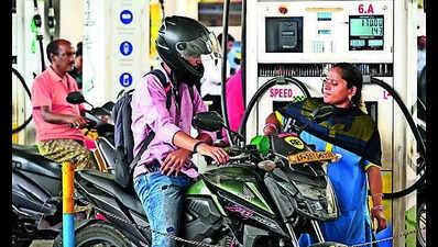 Rush on petrol, diesel pumps, government says no