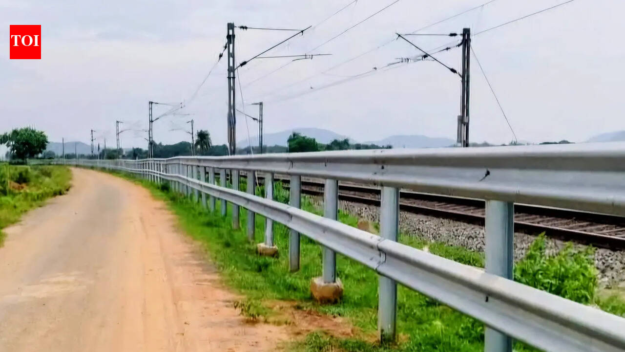 ECoR installs 600-km of fences along railway tracks