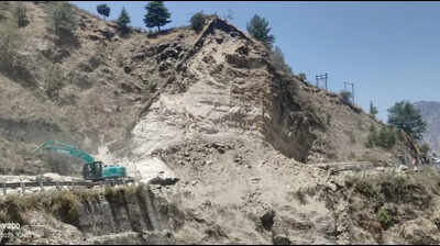 Massive landslide blocks Niti-Malari highway in Chamoli