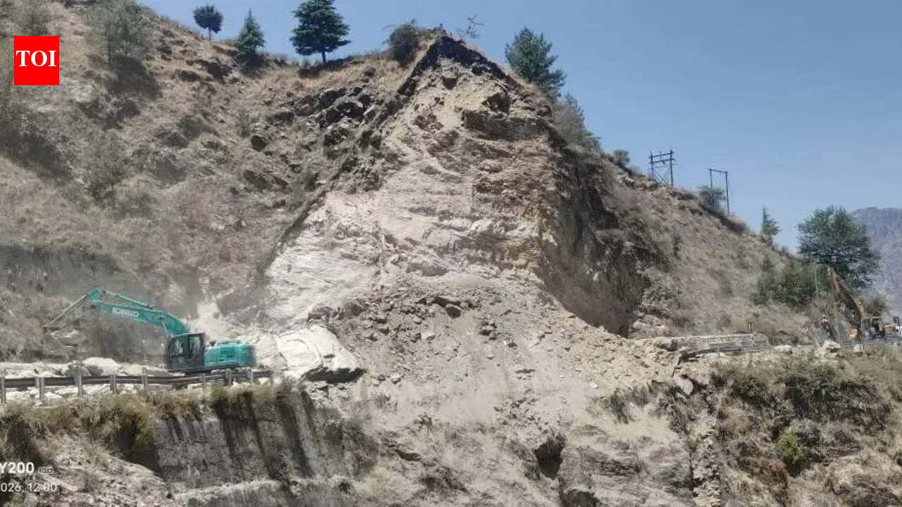 Massive landslide blocks Niti-Malari highway in Chamoli
