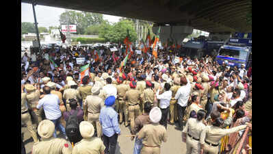 BJP protest unleashes chaos outside CP office