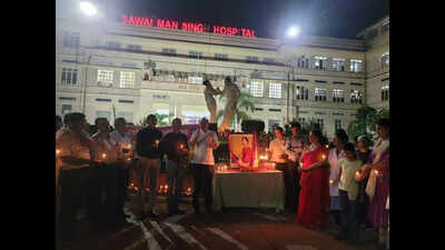 Jaipur marks Int'l Nurses Day with candlelight tribute