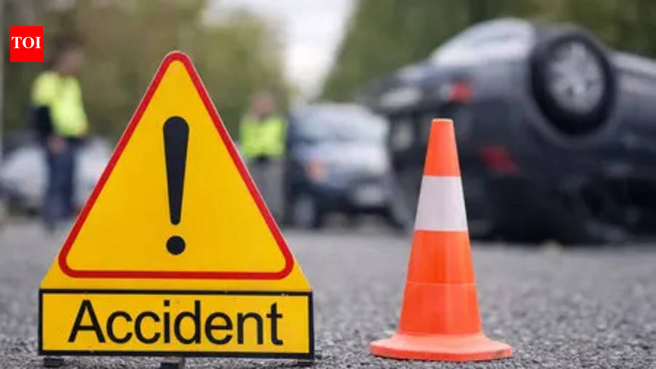 Two killed as pick-up truck overturns in West Singhbhum