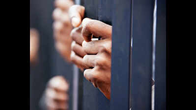 Bhiwandi jail inmate creates ruckus at hospital, injures himself