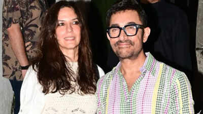 Aamir Khan holds hands with girlfriend Gauri Spratt as they attend Ashoke Pandit's birthday celebration - PICS