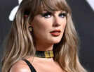 Taylor Swift enjoys dinner with family ahead of wedding - PICS