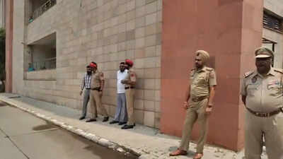CBI arrested father-son duo as 'middlemen' in Rs 25L bribery case linked to Punjab Vigilance Bureau