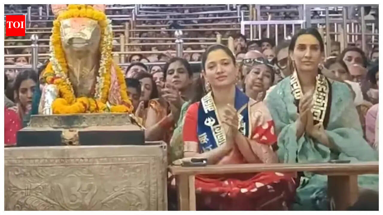 Tamannaah Bhatia visits the Mahakaleshwar temple and seeks spiritual refuge during morning aarti - Watch