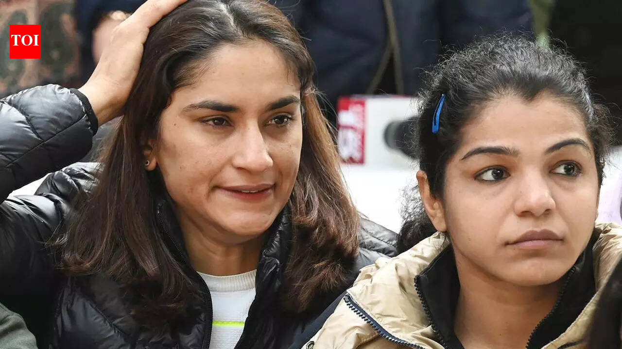 Oly medallist Sakshi speaks out on Vinesh debacle, seeks PM Modi’s help