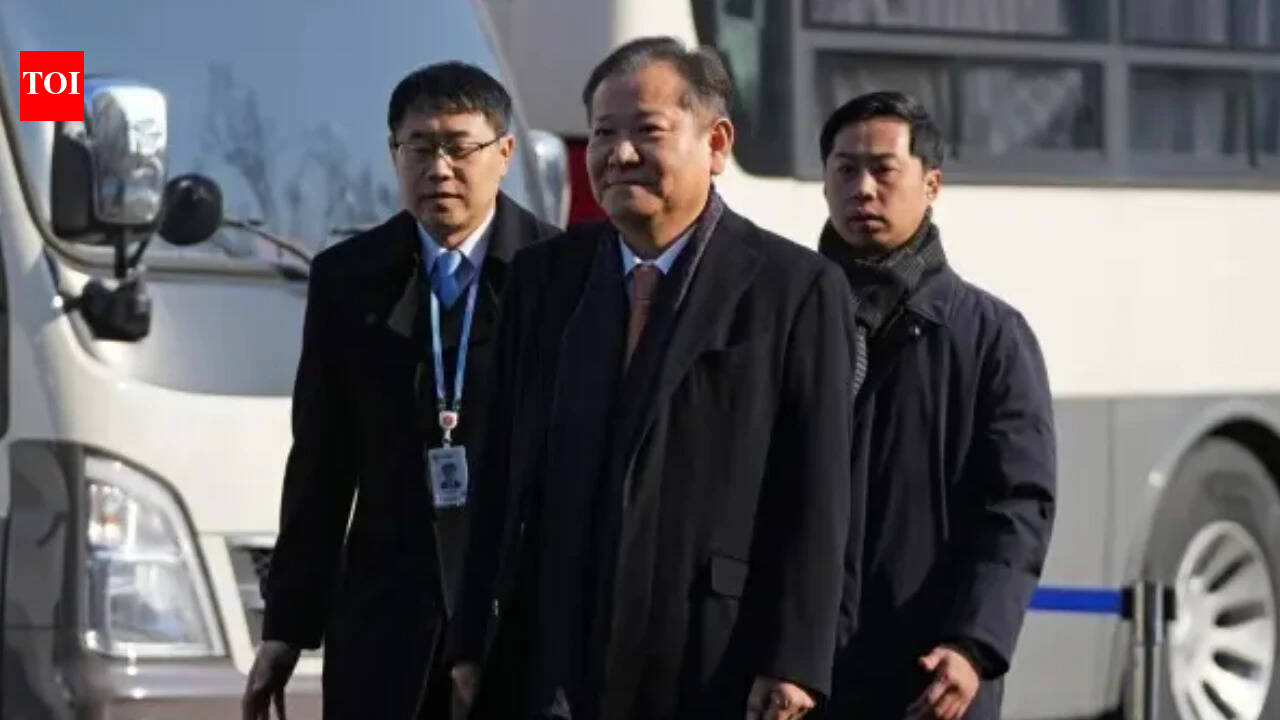 Seoul court extends ex-minister's term in martial law case