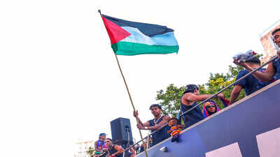 ‘I don’t normally like this’: Barcelona coach reacts to Lamine Yamal waving Palestine flag