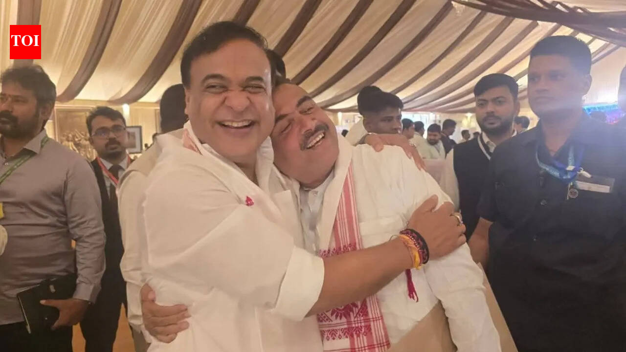'Bad days for you know who': Himanta-Suvendu bonhomie grabs attention at Assam govt swearing-in