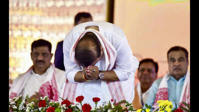 CM kneels, satradhikars bless him to reclaim heritage