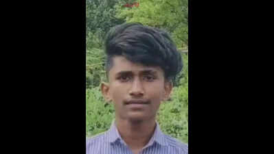 Four youths killed in lightning strike, 3 injured