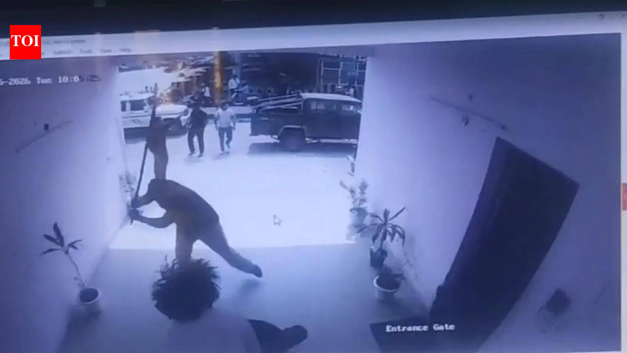 Armed men storm Ghamroj toll plaza, assault staff and vandalise office
