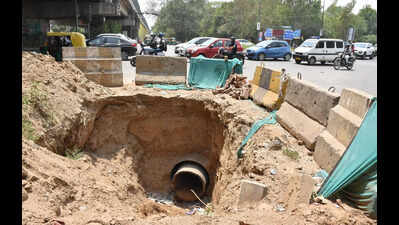 Water pipe breach causes road cave-in near Sukhrali flyover in Gurgaon, repairs under way